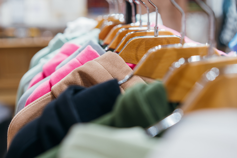 Преимущества оптовой закупки стоковой одежды из Европы